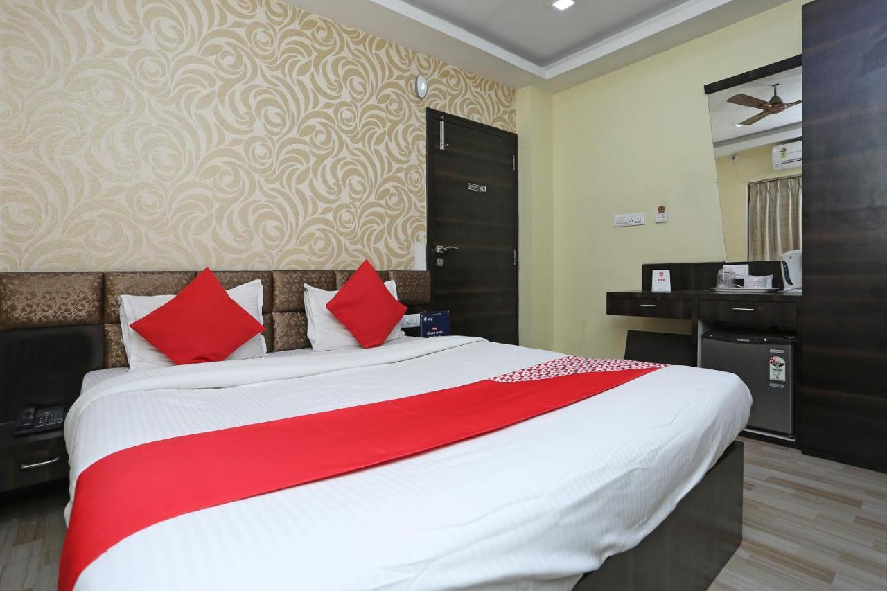 Oyo 7790 Hotel Royal Height Kolkata Bagian luar foto