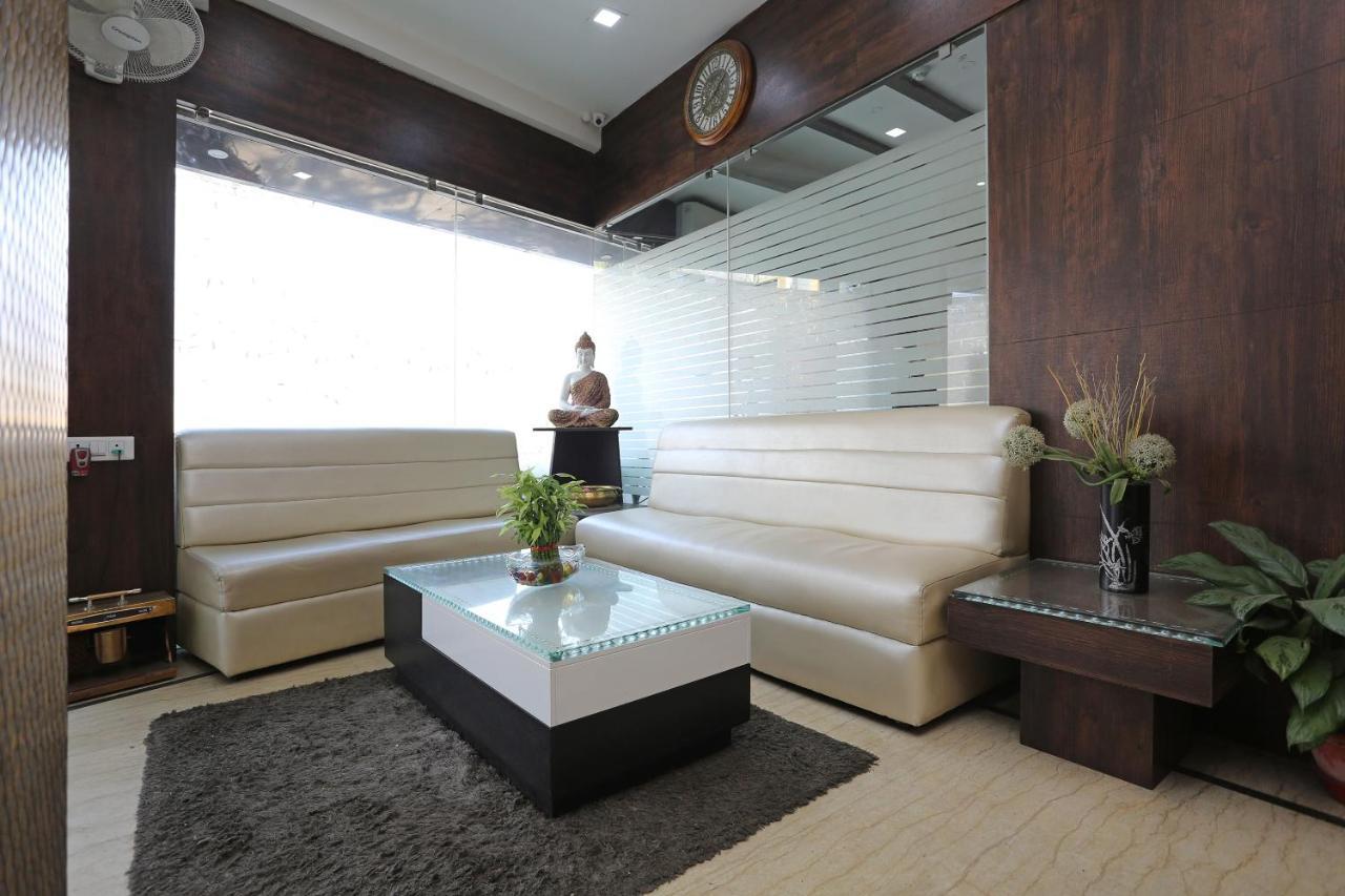 Oyo 7790 Hotel Royal Height Kolkata Bagian luar foto