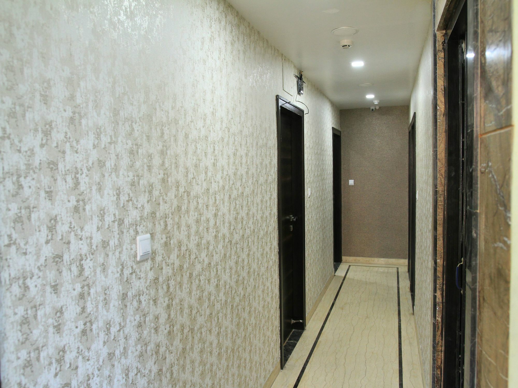Oyo 7790 Hotel Royal Height Kolkata Bagian luar foto